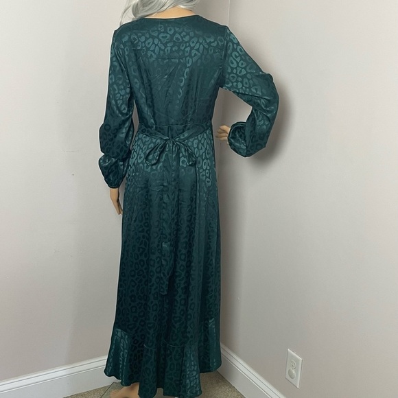 : Simplee Apparel Rap Dress - V-Neck, Long Sleeve, High/Low Hem - Jeweled Green - Picture 6 of 14